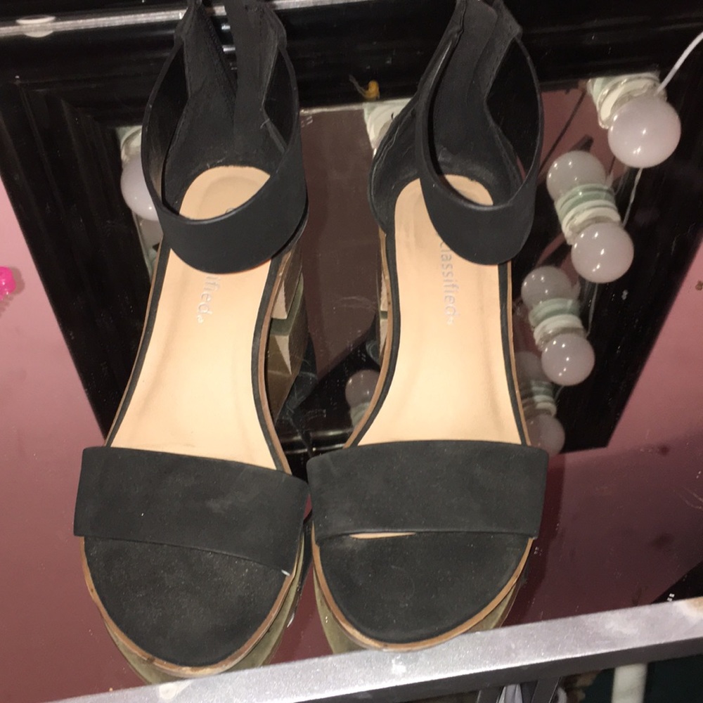 Short heel sandals